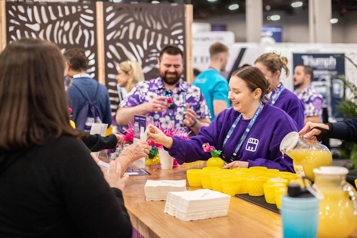 Petvisor-Tradeshow Petvisor employees happily serving customers at a tradeshow